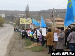 On March 8, 2014, as many as 15,000 protesters -- mainly women and children -- lined roadways throughout Crimea waving Ukrainian and Tatar flags and holding posters calling for peace.