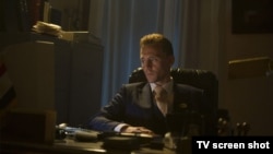 Том Хиддлстон в сериале "Ночной администратор"