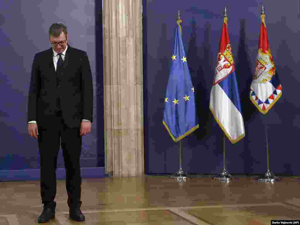 КОСОВО / СРБИЈА - Тензиите на релација Србија - Косово се зголемуваат откако косовската влада соопшти дека воведува давачки од 100 насто на сите стоки увезени од Србија и Босна и Херцеговина, а особено откако Косово не успеа да стане членка на Интерпол.