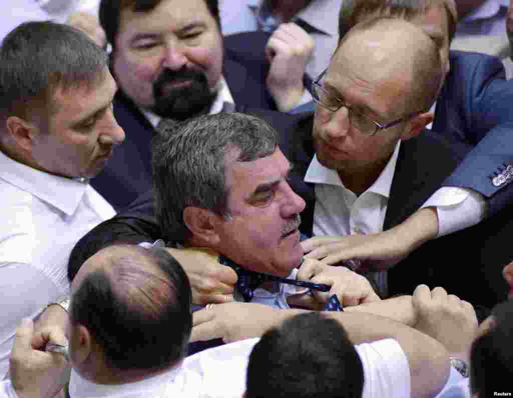 Занозании вакилон дар парлумони Украина
