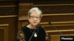 Посол ЕС в Армении Андреа Викторин в парламенте Армении, 26 февраля 2020 г.