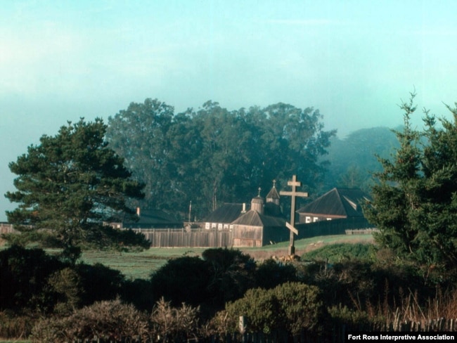 Воспоминания о Русской Америке: православное кладбище и церковь на месте бывшего поселения Форт Росс