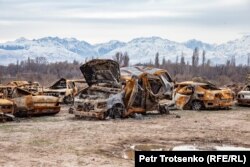 Сгоревшие автомобили в селе Масанчи, Жамбылская область. 26 февраля 2020 года.