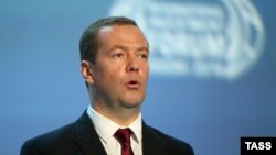 Кабинет премьер-министра Дмитрия Медведева убедил нефтяников сдаться