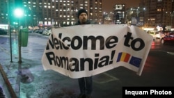 Un protestatar de la manifestațiile anticorupție din ianuarie lui 2019, în fața Ateneului român