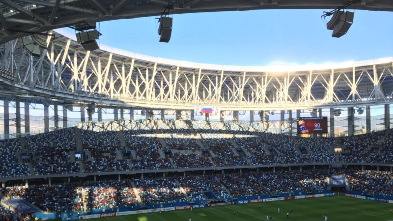 Украинский футболист рассказал, почему не повернулся к флагу России перед матчем – СМИ