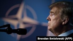 Preşedintele Statelor Unite Donald Trump în timpul unei conferințe de presă la summitul NATO, 12 iulie 2018