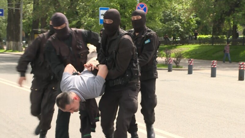 Уапсени демонстранти на протестите во Казахстан 