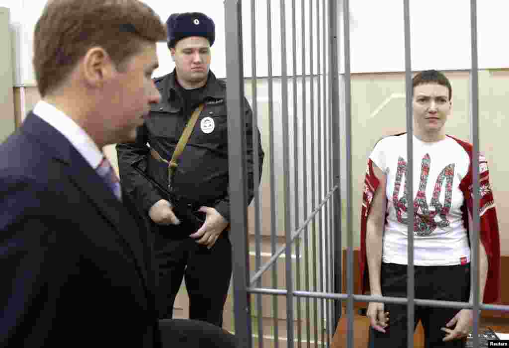Надія Савченко під час слухань у Басманному суді. Москва, 10 лютого 2015 року