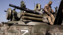 „Lăsați-i să simtă forța propriei lor arme": Ucrainenii trag cu artileria rusă capturată