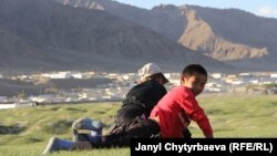 Мургабдагы кыргыз балдар. 