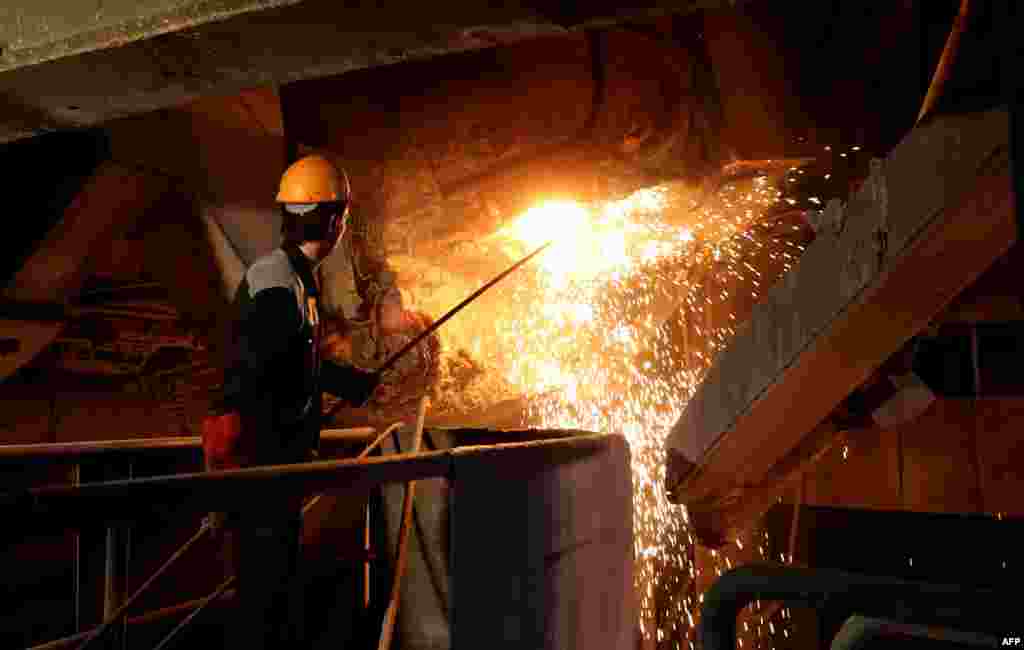 An employee works at the Iran Alloy Steel Company plant in the central Iranian city of Yazd. (AFP/Atta Kenare)&nbsp;