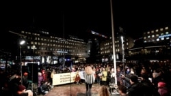 Okupljeni na protestu u glavnom gradu Švedske zbog dodjele nagrade austrijskom piscu