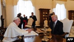 Папа Франциск і Дональд Трамп у Ватикані, 24 травня 2017 року