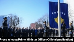 Pjesëtarët e FSK-së kanë ngritur flamurin në përvjetorin e 11-të të pavarësisë së Kosovës.