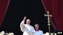 Папа римский Франциск выступает с посланием "Urbi et Orbi"