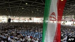 Ирандықтар Теһран университетіндегі жұма намазда. 14 тамыз, 2009