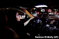 زنان عربستانی در سایه اصلاحات اخیر از جمله حق رانندگی را به دست آوردند