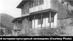 Дом крымских татар в одном из сел юго-западного Крыма, 1920-е годы