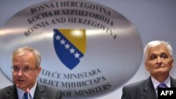 Еврокомесарот Рен и премиерот на Бих Шпириќ
