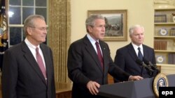 Джордж Буш, Роберт Гейтс и Дональд Рамсфельд в Белом доме