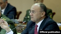 Министр обороны Армении Сейран Оганян (архив)