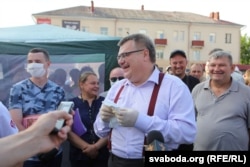 Віктар Бабарыка на ўласным пікеце па зборы подпісаў за тры дні за арышту. Чэрвень 2020
