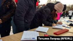 Сбор подписей за отставку губернатора Красноярского края Александра Усса