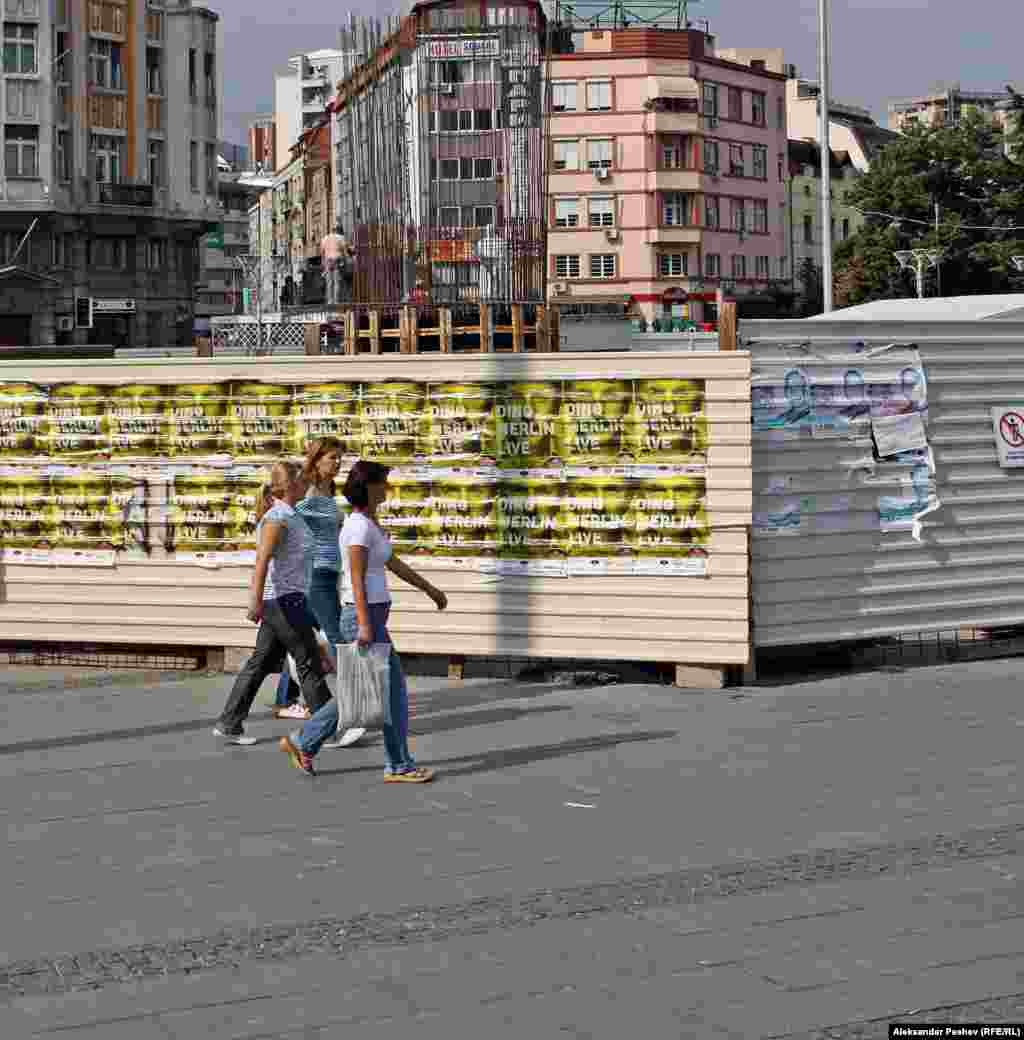 Продолжува изградбата на замислените проекти - постаментот за споменикот на Александар на плоштадот во Скопје 