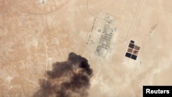 Satelitski snimak navodnog napada dronovima na naftno postrojenje Aramko u Haradu, Saudijska Arabija