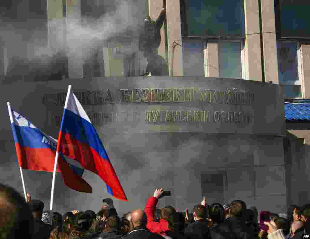 Захоплення проросійськими мітингувальниками будівлі СБУ у Луганську, 6 квітня 2014 року