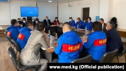 Группа специалистов из Китая на встрече в Институте подготовки и переподготовки медицинских кадров.
