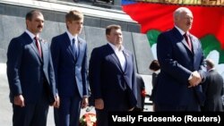 Зьлева направа: Віктар, Мікалай, Дзьмітры, Аляксандар Лукашэнкі