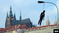 Чехия президенти расмий қароргоҳи Прага қасрида жойлашган.