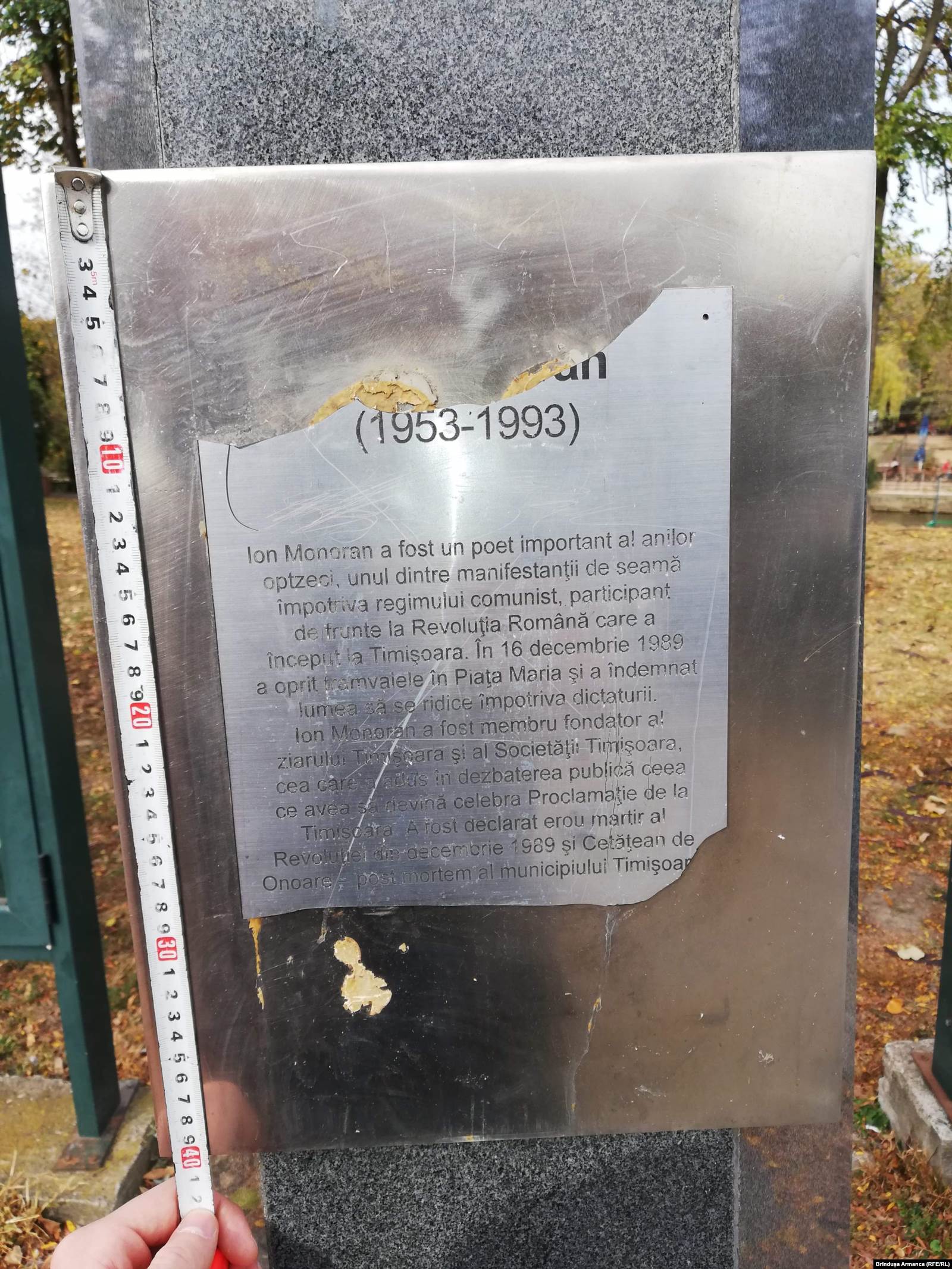  Foaia A4 pe post de placă memorială la bustului lui Ion Monoran