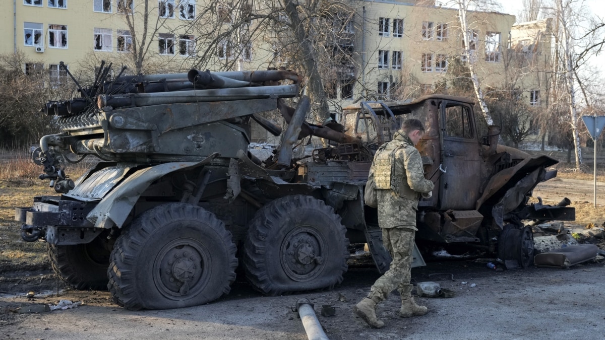 Росія переміщує додаткові підрозділи своїх військ в Україну