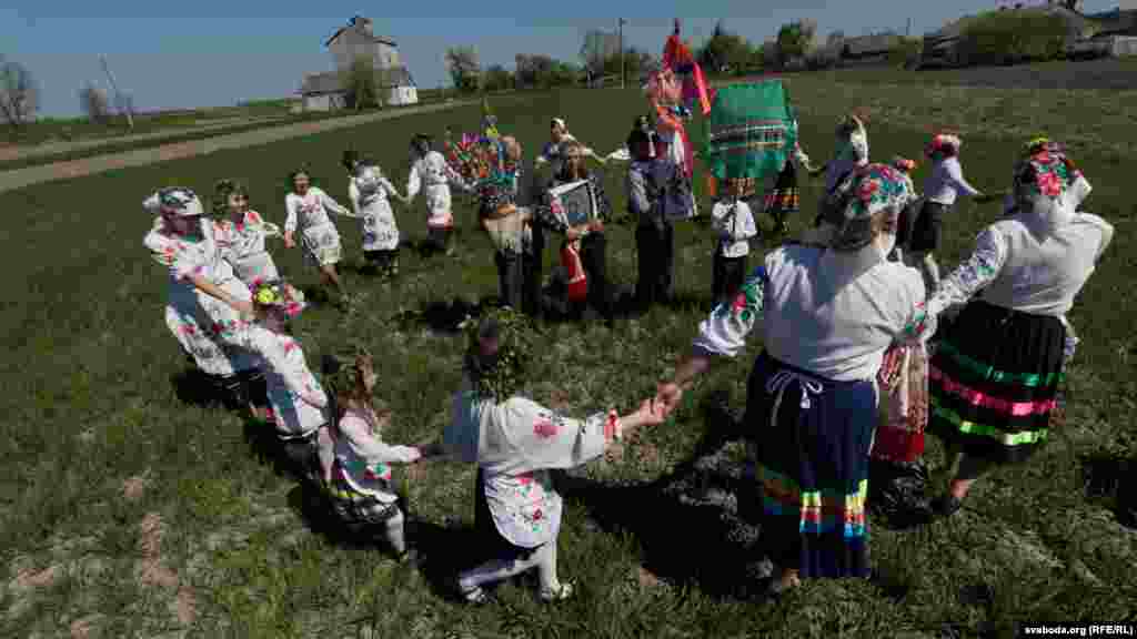 The celebration was originally devoted to the pagan god Yur'ya, or Yaryla. But the custom merged with Christian tradition, with St. Yury (St. George) taking the harvest god's place.
