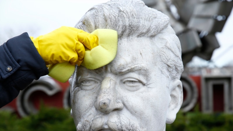 Head Of Stalin Bust Knocked Off In Town Near Moscow