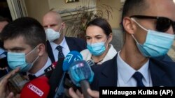 Светлана Тихановская баъди мулоқот бо президенти Фаронса Эммануэл Макрон ба саволҳои журналистон посух дод
