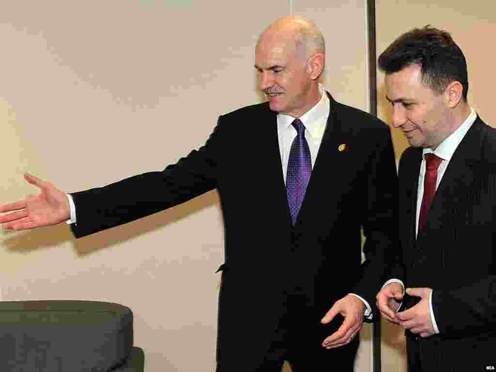 Груевски и Папандреу пред почетокот на средбата во Брисел - Премиерите на Македонија и Грција Никола Груевски и Јоргос Папанреду на средба во Брисел
