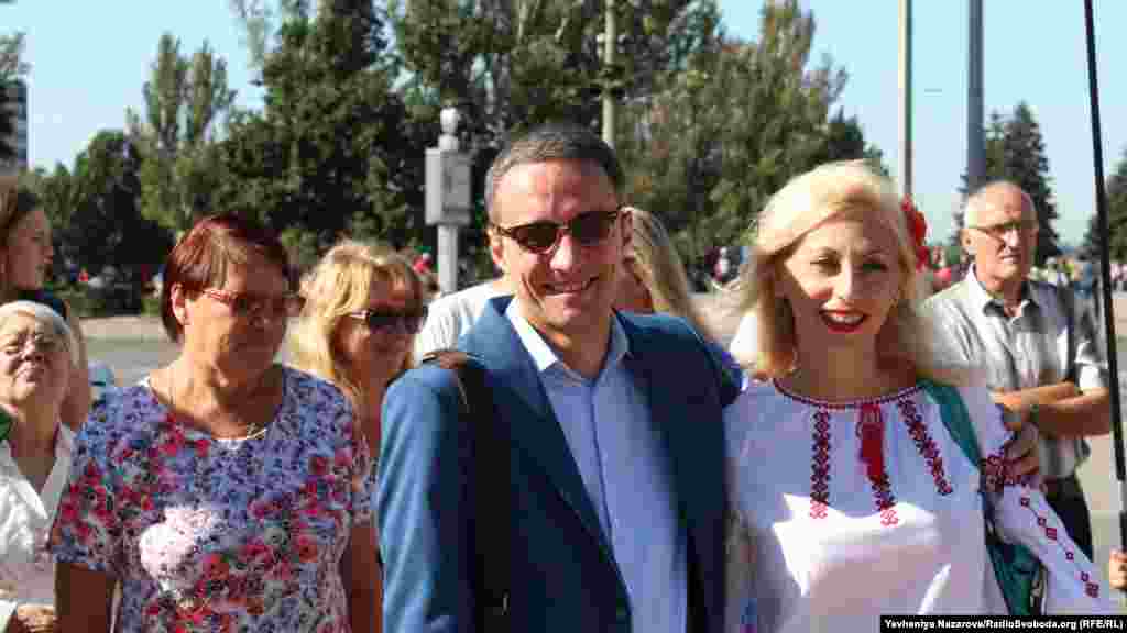 Серед учасників урочистих заходів до Дня Державного прапора – запорізькі волонтери Михайло Сушко та Олена Ярошенко
