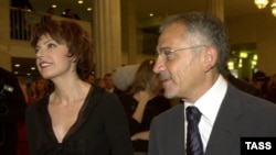 Татьяна Миткова и Савик Шустер на церемонии вручения ТЭФИ, 2004