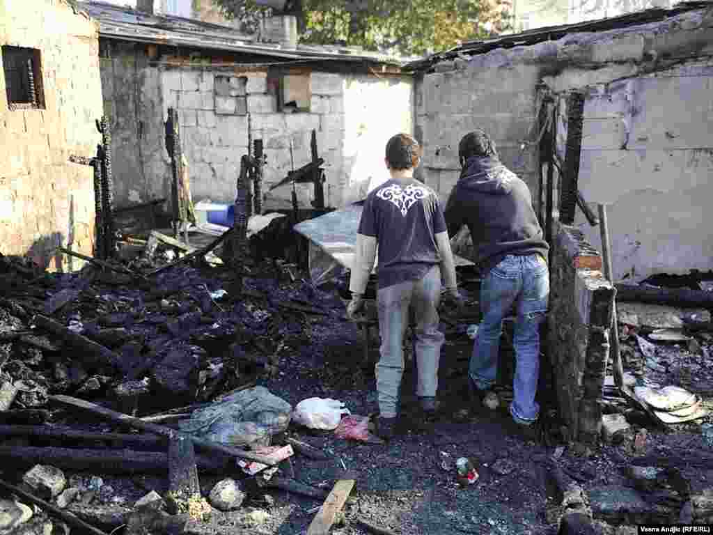 Požar u romskom naselju u Zvečanskoj ulici, privremeno je iseljeno 120 osoba, Beograd, 28.11.2011. 