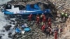 Рятувальна операція на місці падіння автобуса, Перу, 2 січня 2018 року