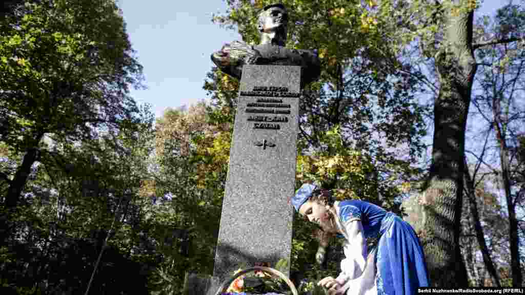 У Києві поклали квіти до пам&#39;ятника кримчанину Амет-Хану Султану, 25 жовтня 2016 року
