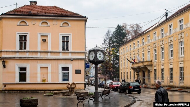 Trg Džemala Bijedića, Visoko