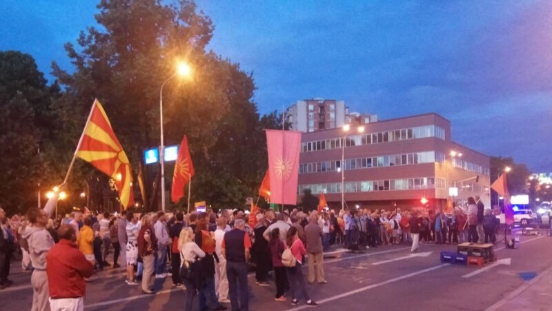 Протест пред Собрание- поддршка за Иванов и оставка од Владата 