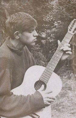 Гітарыст-самавучка ў выпускной клясе, 1968 год, Менск