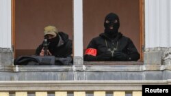 Бельгійські поліцейські на балконі однієї з будівель на Гран-Плас, 20 листопада 2015 року