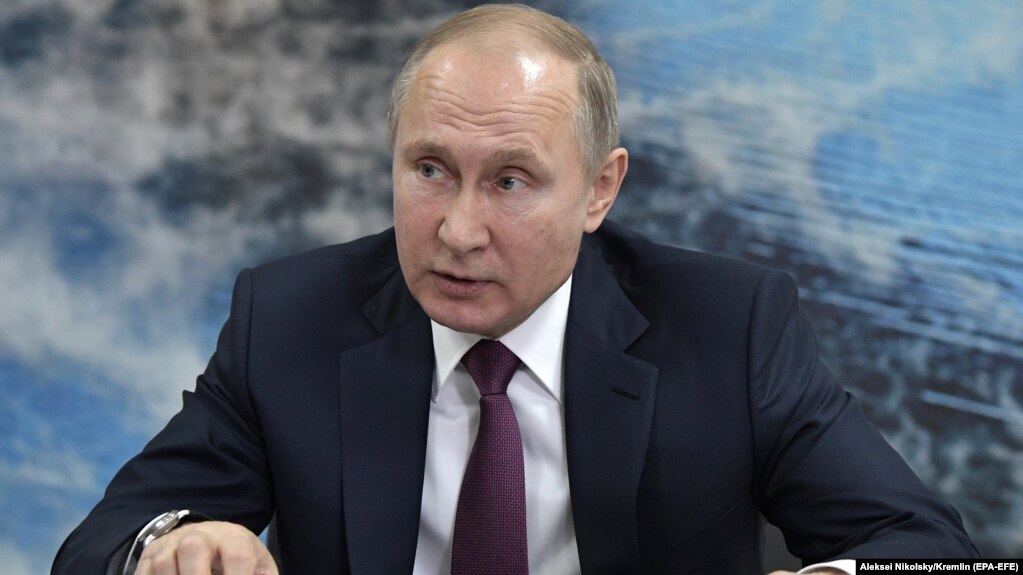 Раніше російські ЗМІ повідомляли, що Володимир Путін скасував найближчі публічні заходи